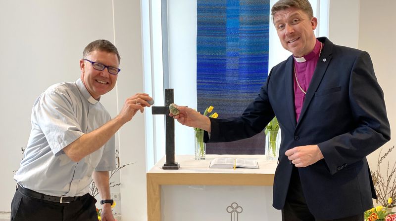 Her kakkes dekorerte egg i påsken etter streamet gudstjeneste på statlig estisk TV.