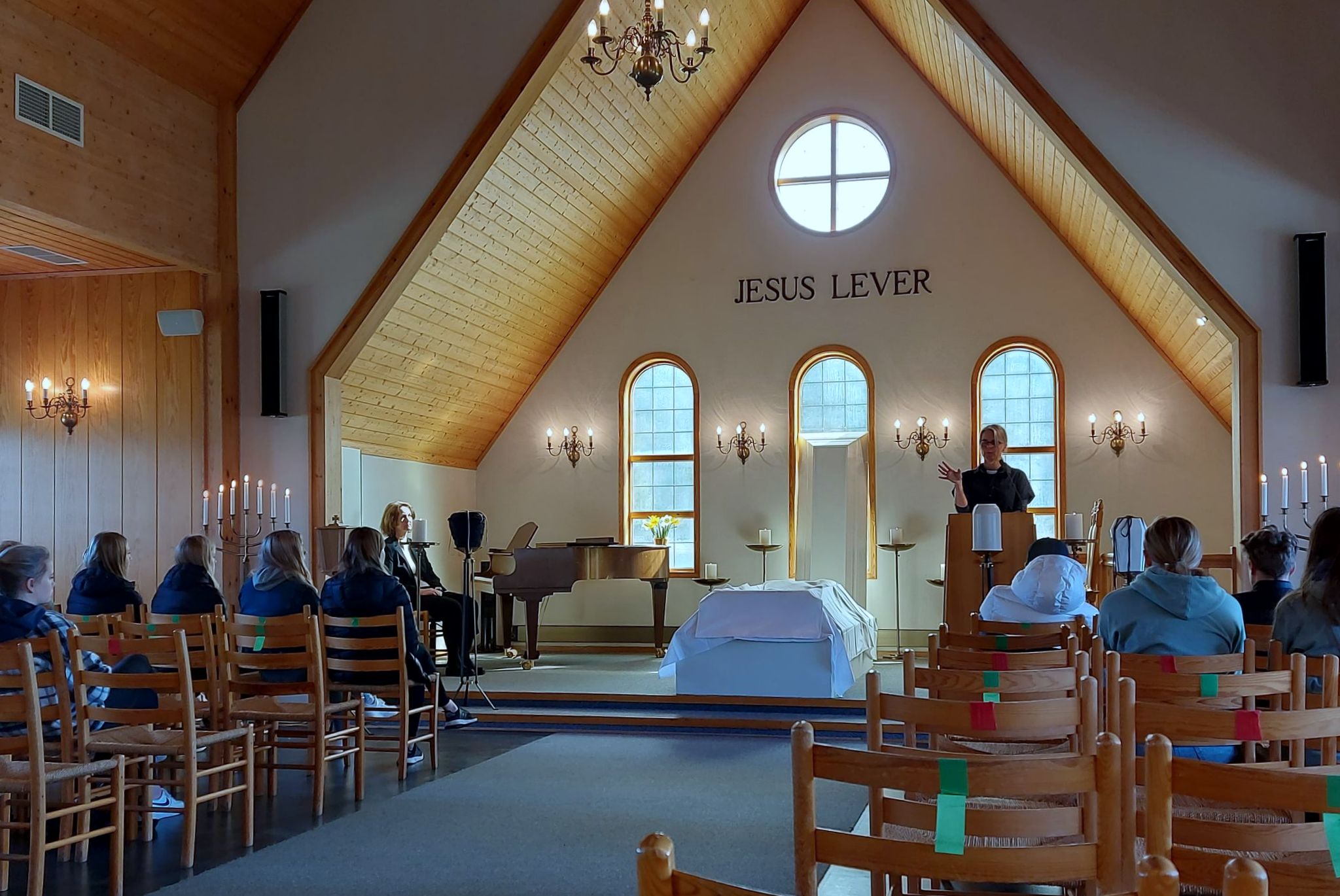 En dag i kapellet med konfirmantene