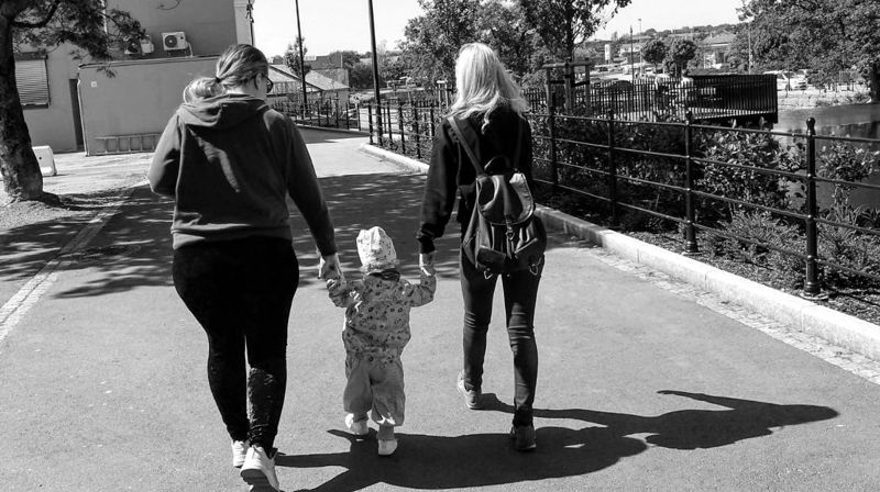 "Ros til sterke kvinner; må vi kjenne dem, må vi være dem, må vi oppdra dem."