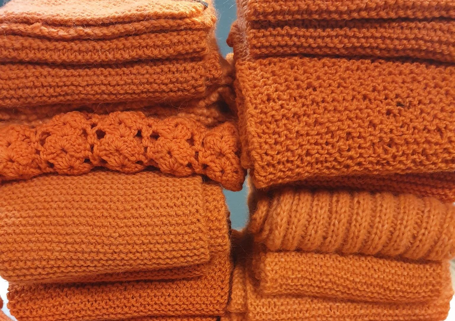 Fjorårets aksjon resulterte i omlag 70 skjerf fra og til innbyggerne i byen.