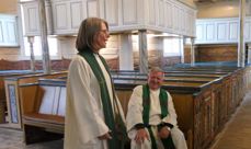 Glade prester i Egersund kirke - sokneprest Ingun Stokstad Barane og  prost Kåre Mjølhus  Foto: Elin Wood
