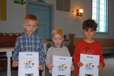 Før sommeren var Eivind, Livar og Leon i kirken og fikk utdelt diplom fra barnetrimmen.