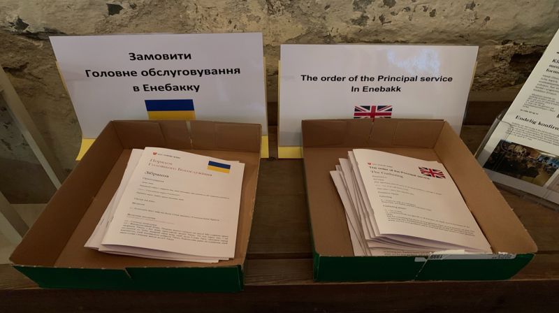 Ordning for hovedgudstjenesten - informasjon på engelsk og ukrainsk