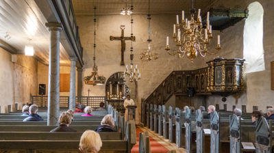 A photo of the nave and aisle in Enebakk Church 