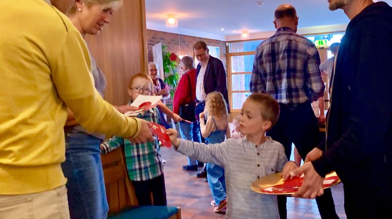 Bildet: Laura Solvang Dietrichson, Fredrikke Fosse og Sofie Ljøkjel Hansen er tre av de 12 barna som gikk på 7-årsklubben i vår.