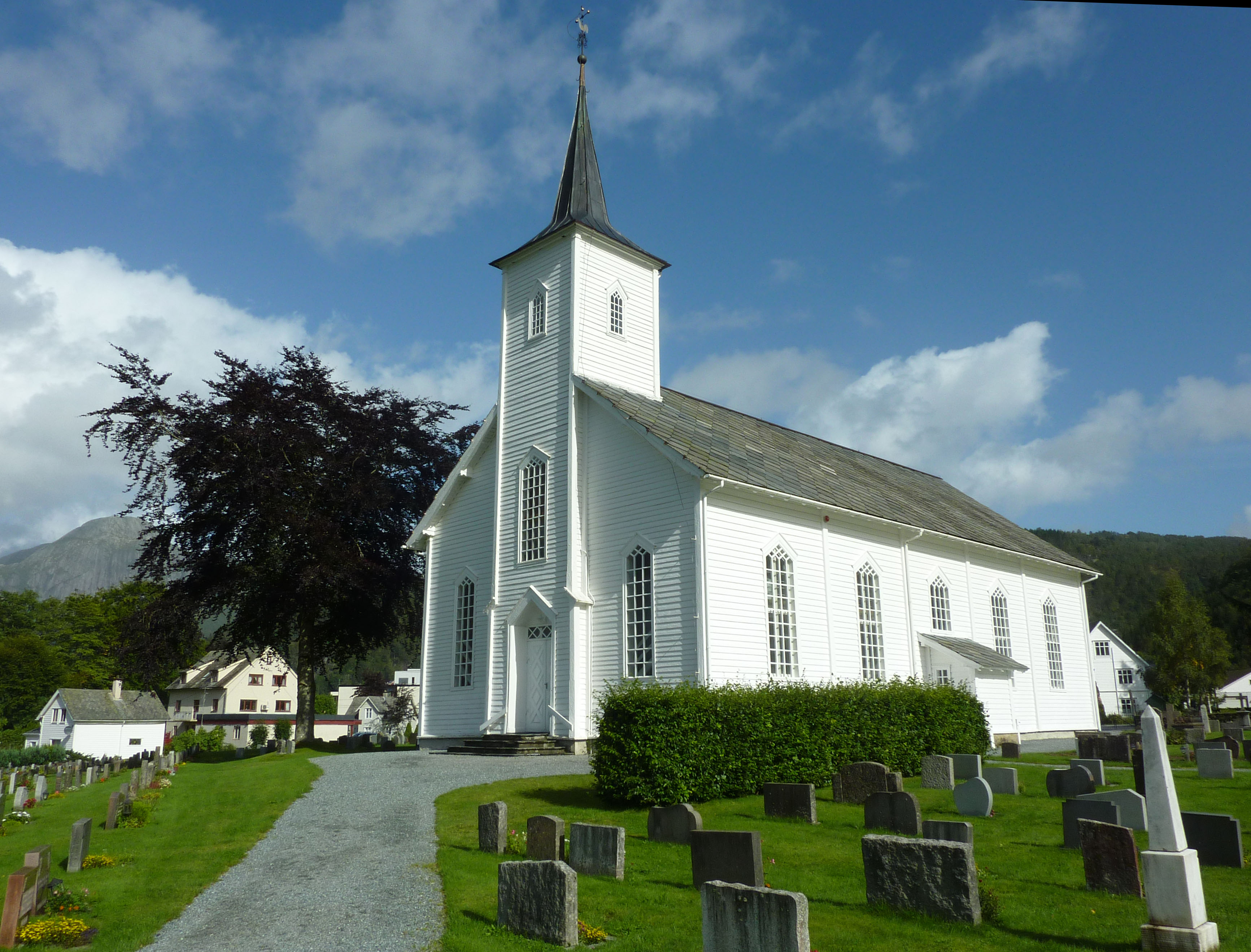 Dale kyrkje i Fjaler