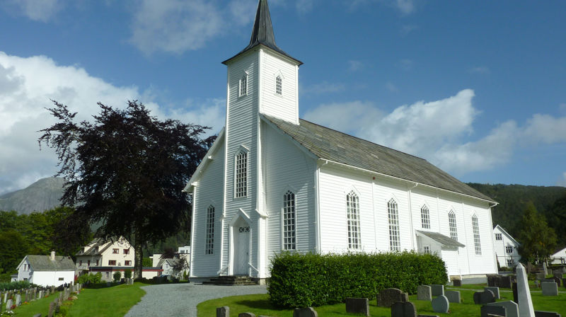 Dale kyrkje i Fjaler