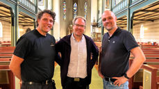 Denne gjengen holder domkirken åpen for å gi festivalpublikummet en trygg base i sentrum. F. v.: kirketjener Trond Hansen, menighetsleder Jo Edvardsen og sogneprest Endre Fyllingsnes.