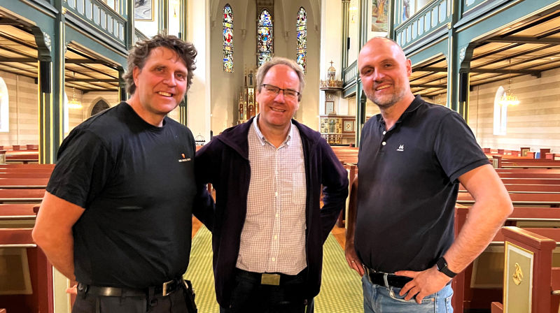 Denne gjengen holder domkirken åpen for å gi festivalpublikummet en trygg base i sentrum. F. v.: kirketjener Trond Hansen, menighetsleder Jo Edvardsen og sogneprest Endre Fyllingsnes.