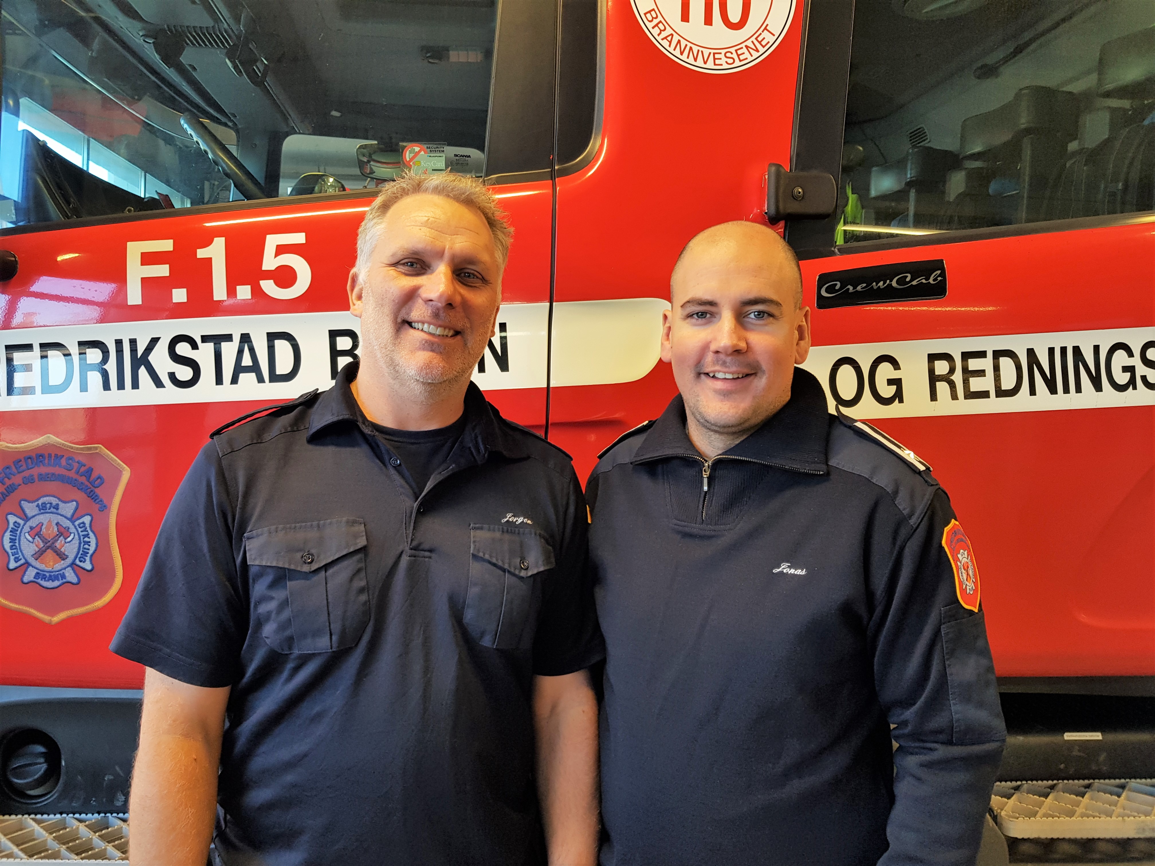Røyk- og vanndykker Jørgen Lien (til venstre) og branninspektør Jonas Arntzen skal snakke om utfordringer i yrket og brannforebygging. Det skjer på neste kjellerkveld i Domkirken tirsdag 13. november. Foto: Erling Omvik