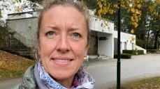 - Jeg tror det kan være behov for et gratis tilbud der man får noen å snakke med uten henvisning, sier diakon Anne Marthe Olaussen. Her avbildet foran Leie kapell under allehelgen.