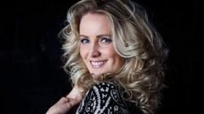 Maria Mohn gir et tilbakeblikk på Grand Prix-låter og hennes øvrige karriere, torsdag 19. mai. Foto: Ina-Kristin Tvete.