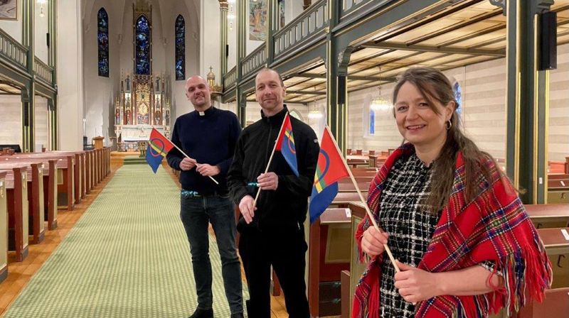 Velkommen til Samefolkets dag i Domkirken! Fra høyre: Lise Derås-de Jong, Tore Erik Mohn og Endre Fyllingsnes.