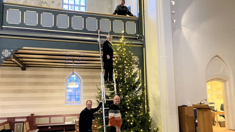 Juletre ferdig pynta