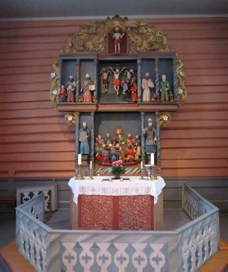 Aulstad kirke alter.jpg