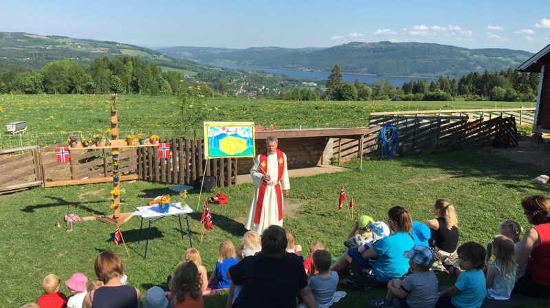 Blomstergudstjenester i strålende solskinn