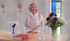 Eli-Kristin Sjøli Ulsund har hatt gudstjenester og gravferder i mange av kirkene rundt om i Gran og ellers i prostiet siden sommeren 2022. Her fra gudstjeneste i Grymyr kirke i vår (foto: Anne-Lise Mellum). 