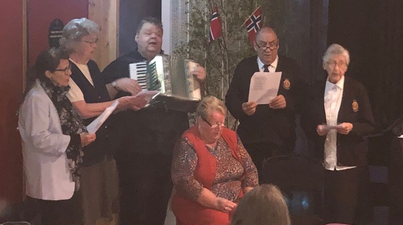 Frelsesarméen i Brandbu deltar hvert år med sang på gudstjenesten på Folkets Hus 1. mai - Arbeidernes internasjonale kampdag. Foto: Åge Lindahl.