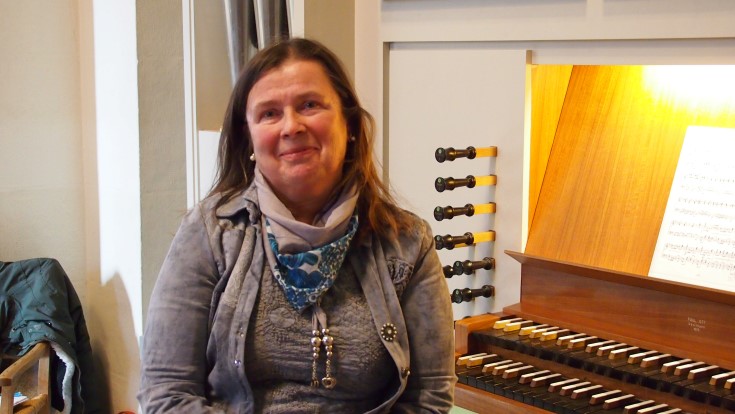 Natalia Medvedeva på plass på orgelkrakken i Nikolaikirken. (Foto: Anne-Lise Mellum). 
