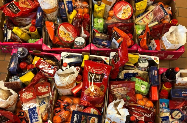 Noe av maten fordelt ut i esker klare til utkjøring. (Foto: Lene Bjølverud-Rødningsby). 