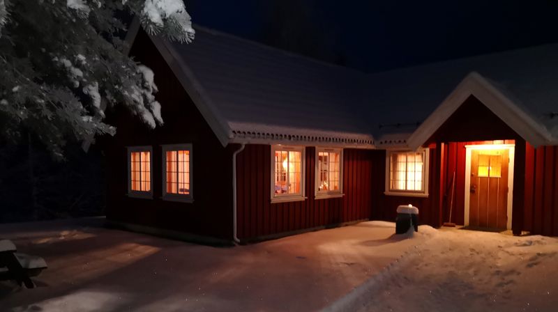 Moen kirkestue julekvelden 2018. (Foto: Ruth Kari Sørumshagen).