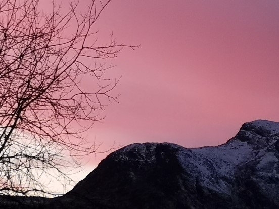 Utsikt fra kirkekontoret i Hemsedal. (Foto: Ruth Kari Sørumshagen). . 