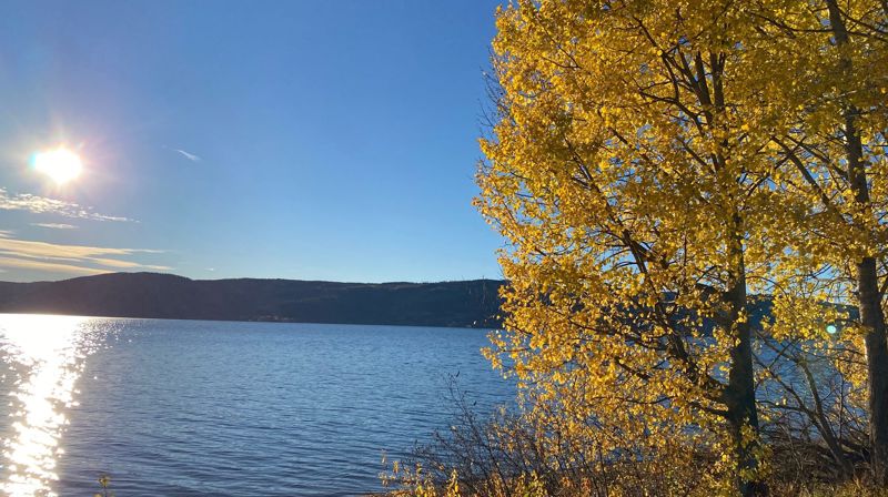 Høstens farger mot Randsfjorden. Foto: Kirken i Gran/Inger Stensrud Haug.