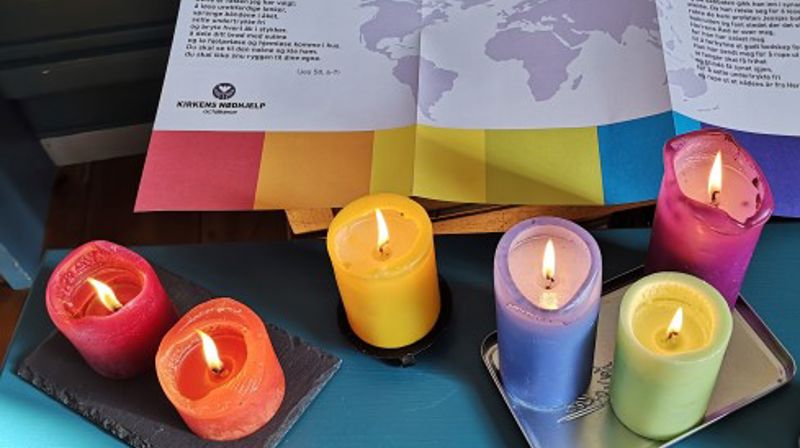 Syv regnbuelys i fastetiden. (Foto: Ruth Kari Sørumshagen).