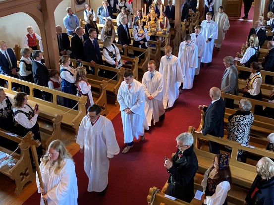 Fra en av de to konfirmasjonsgudstjenestene i Tingelstad kirke 5. september 2020. (Foto: Inger S. Haug).  