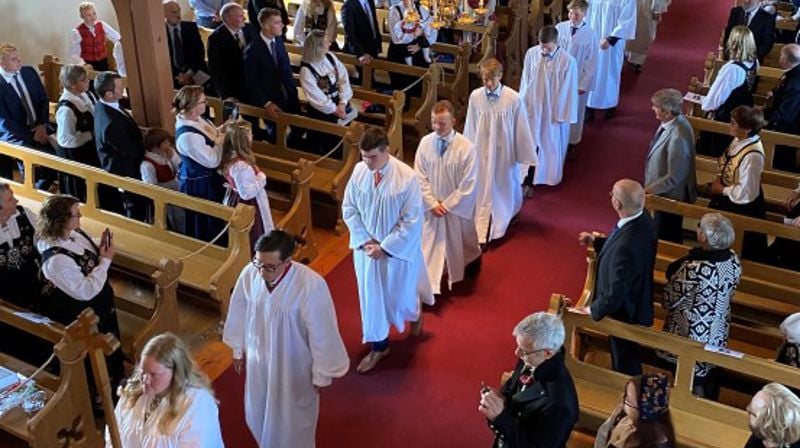 Fra en av de to konfirmasjonsgudstjenestene i Tingelstad kirke 5. september 2020. (Foto: Inger S. Haug).