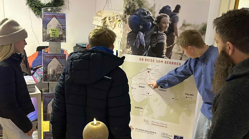 Det å vise vegen på Pilegrimsleden til Trondheim er en viktig oppgave å Pilegrimssenteret på Granavollen. Foto: Jane Dahl Sogn.