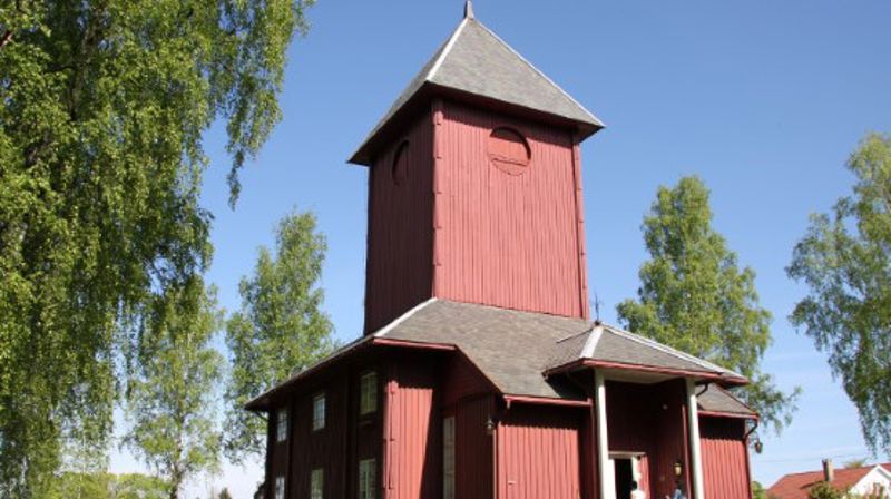 Ål kirke i flott maivær. (Foto: Inger S. Haug).