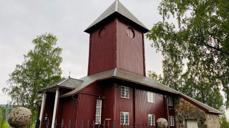 Ål kirke med nytt skifertårn 2021. Foto: Inger S. Haug.