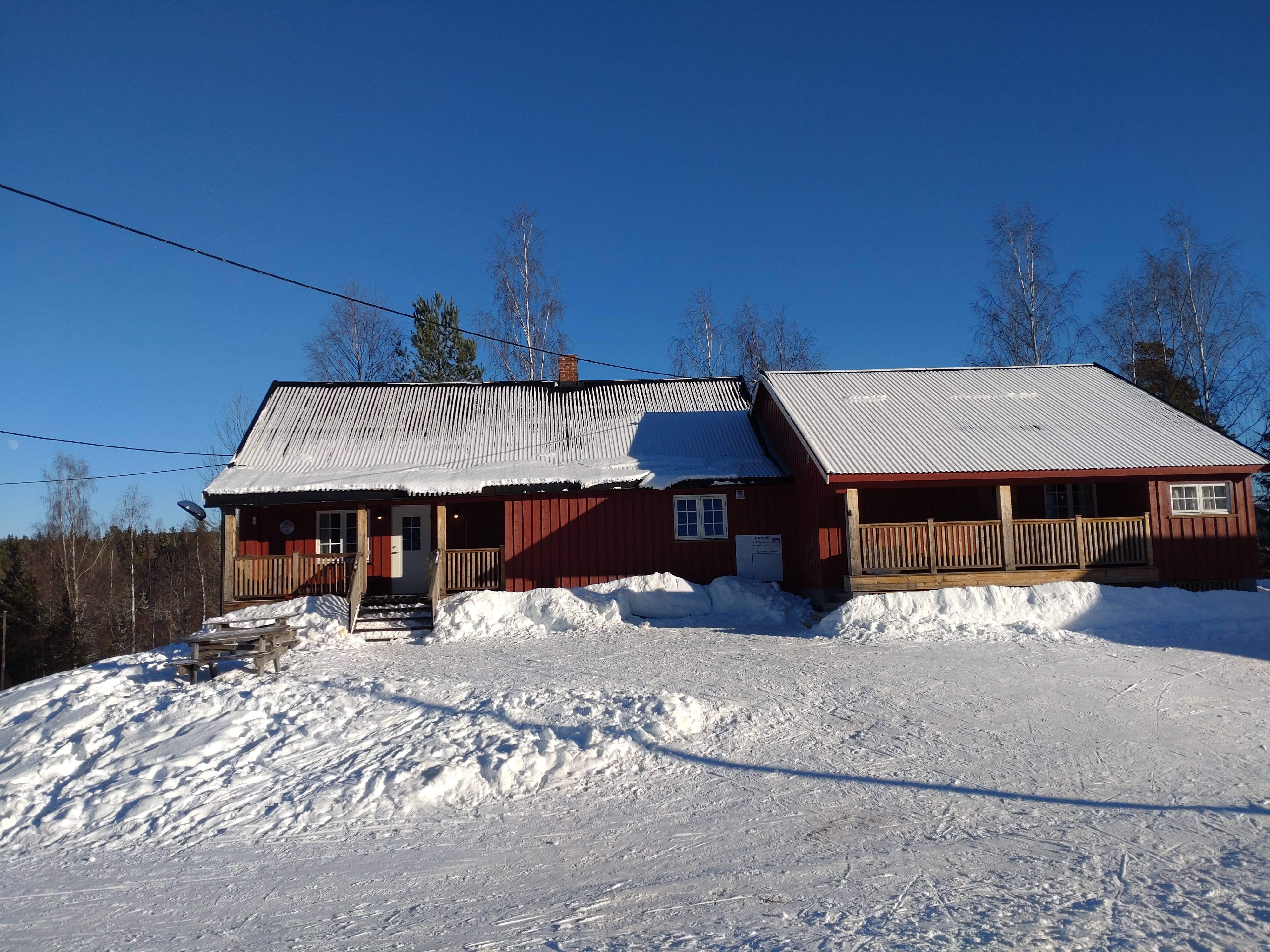 Skihytta på Bleiken er klar for sportsgudstjeneste søndag 16. mars kl. 12.00 (foto Marit Wesenberg 2023). 
