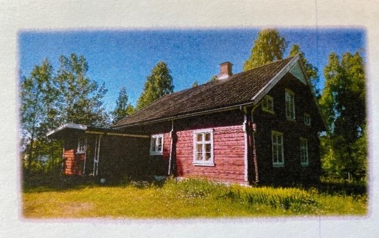Gamle Hennung skole på sommerstid. (Marit Wesenberg). 