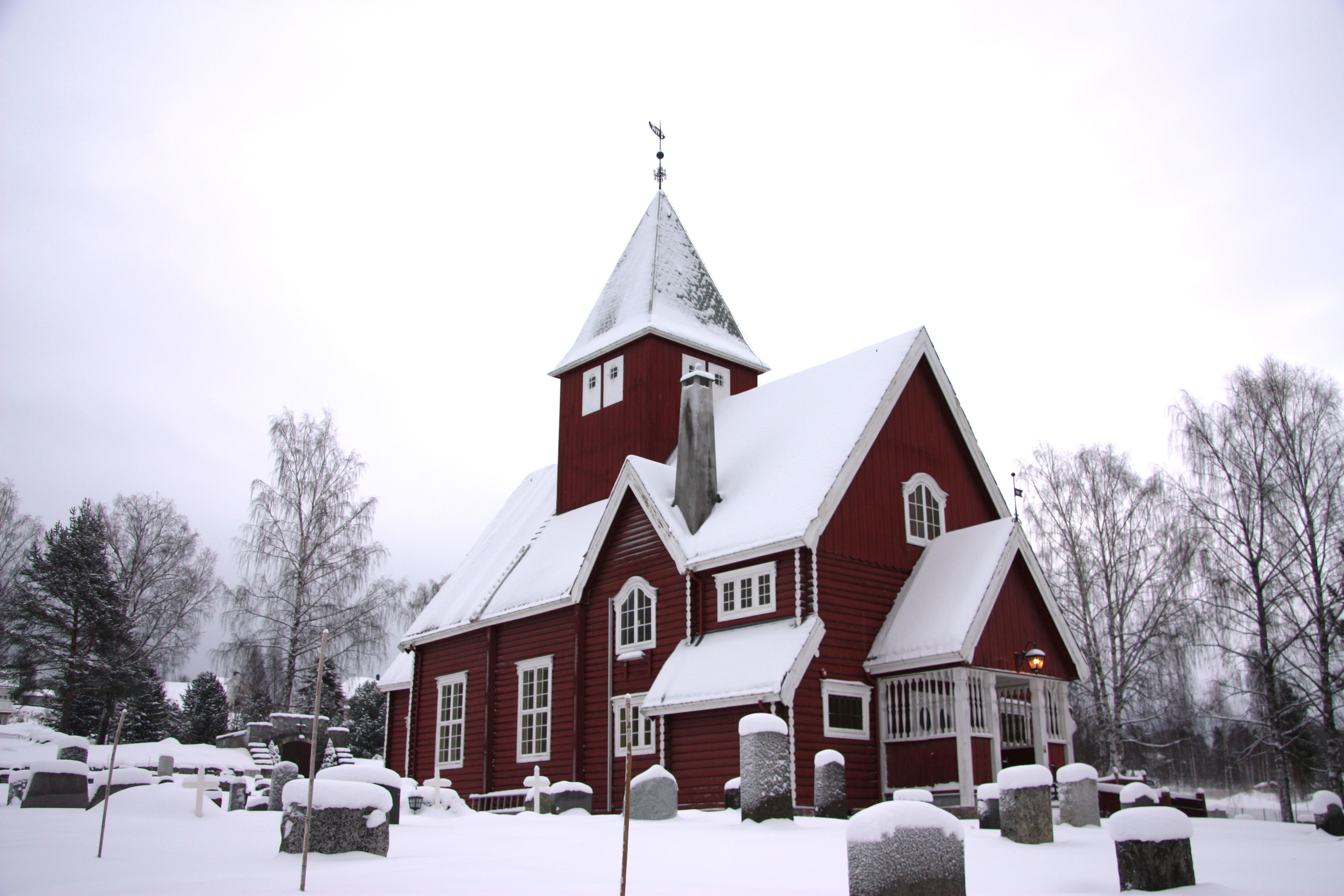 Moen kirke på vinterstid. Foto: Knut Bøe 2016. 
