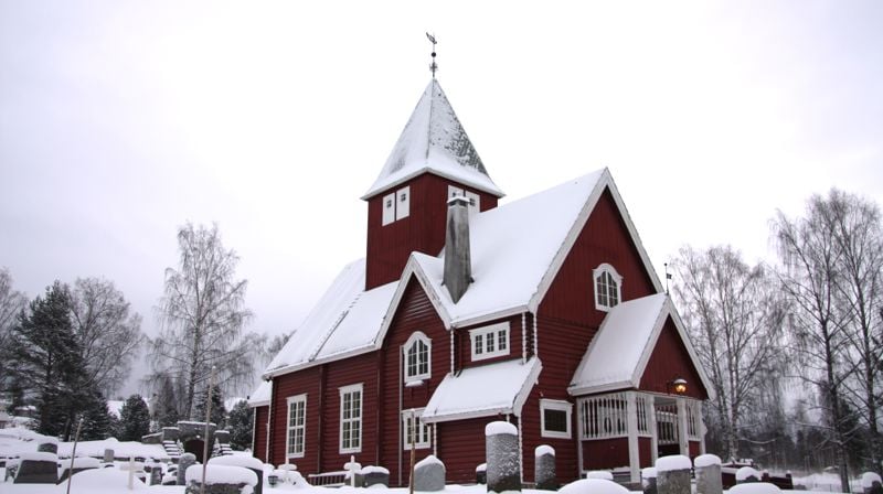 Moen kirke i vinterdrakt (foto: Knut Bøe).