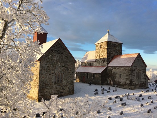 Søsterkirkene med Nikolaikirken og Mariakirken i vinterdrakt. (Foto: Kari Røken Alm). 