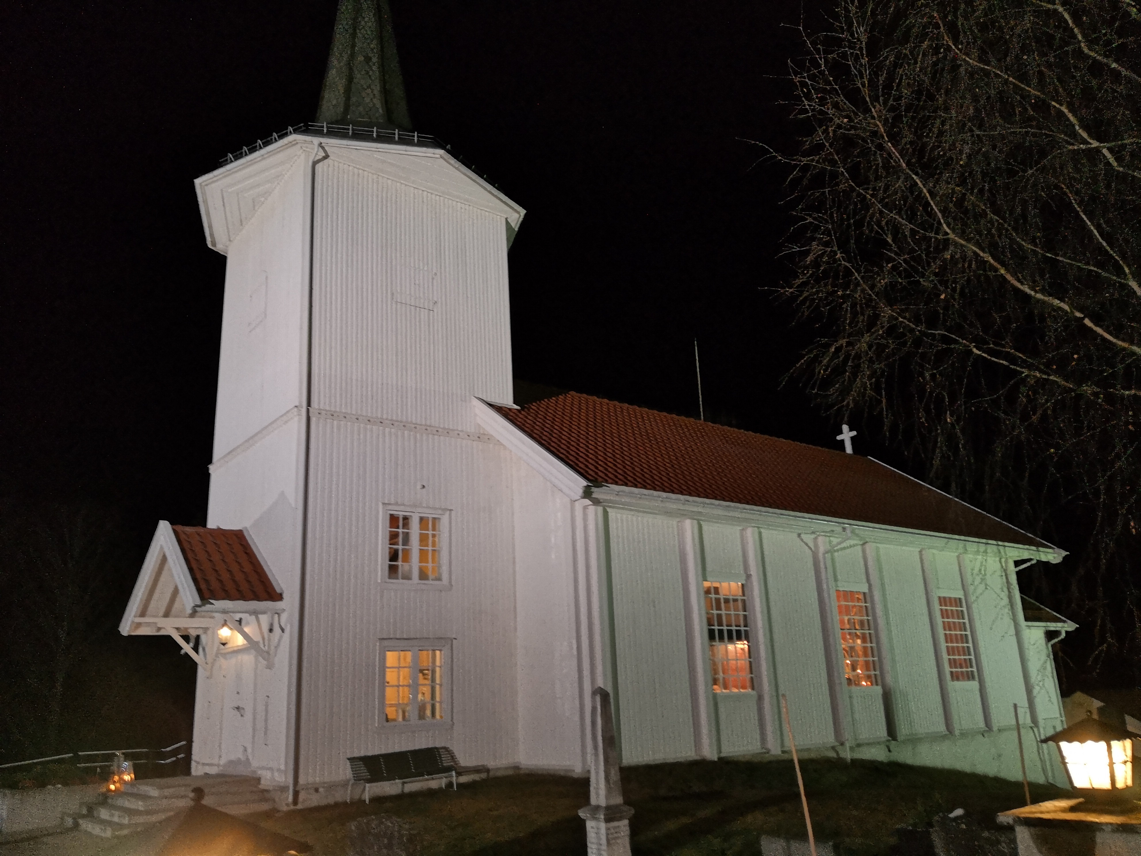 Sørum kirke under lysmessen i november 2022. Foto: Liv C Smerud. 