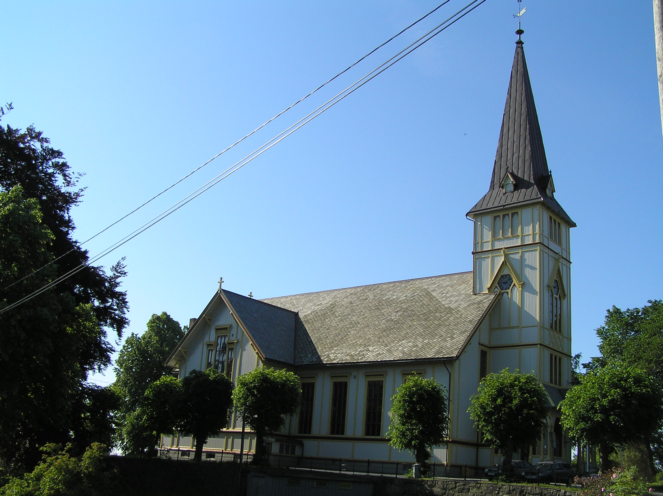 Grimstad kirke - en av landets tre største trekirker