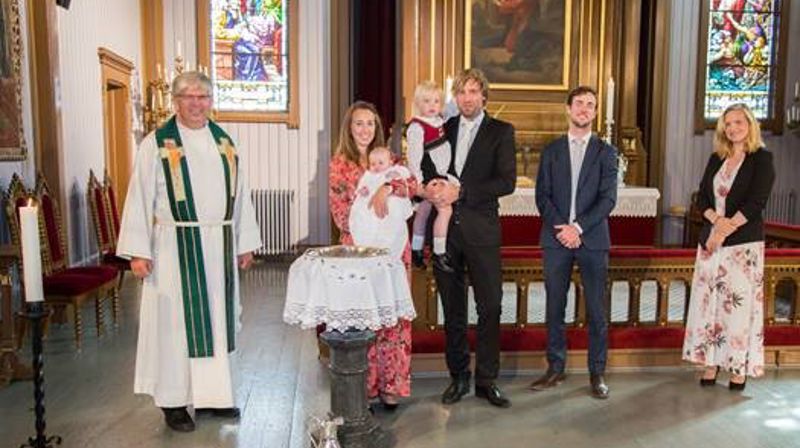 Dåpsfamilien Meland Aamot med faddere