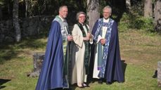 Hamar-biskop Ole Kristian Bonden, Sokneprest Bettina Eckbo og Preses Olav Fykse Tveit. Foto: Tore Ellefsen