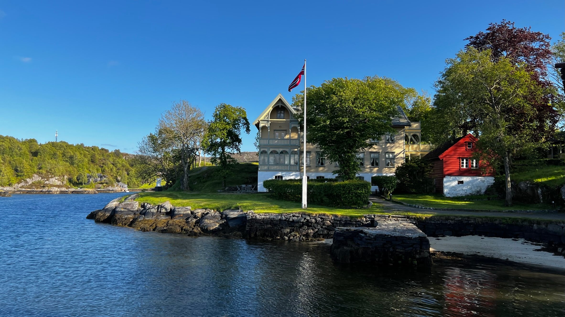 Gudsteneste i Skjerjehamn  konfirmantpresentasjon og minnemarkering