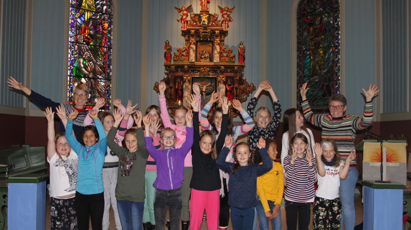 Hareid barnekantori er ein del av aktivitetane i soknet. Dei er ein aktiv gjeng, med jenter og gutar frå 3. klasse og oppover. På øvingane lærer dei å bruke songstemma si, både som korist og solist, gjennom synging og leiking. Dirigentar: Sissel Rise og Ida Teige (kantor)