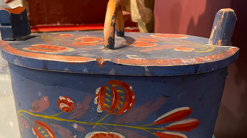 Leddiken som står i alteret i Hareid kyrkje. Foto: Leidulv Ø. Grimstad