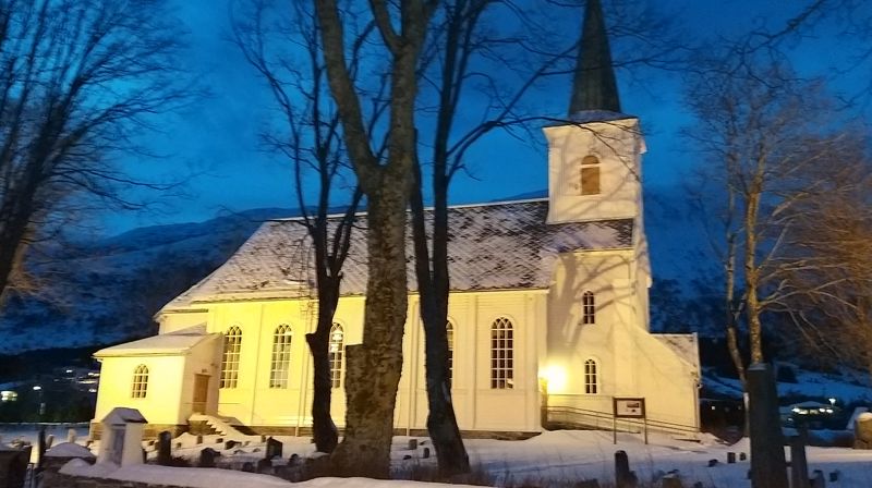 Hareid kyrkje blir ope i 2 timar fredag kveld 24. februar 2023. Foto: Hareid son