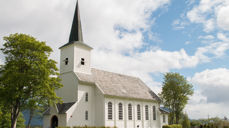 Hareid kyrkje har lenge hatt ustabilitet i videooverføringa til Hadartun. Vi ønskjer at bebuerane på Hadartun skal få sjå både frå salmekveldar, gudstenester, temakvelder m.m. frå kyrkja