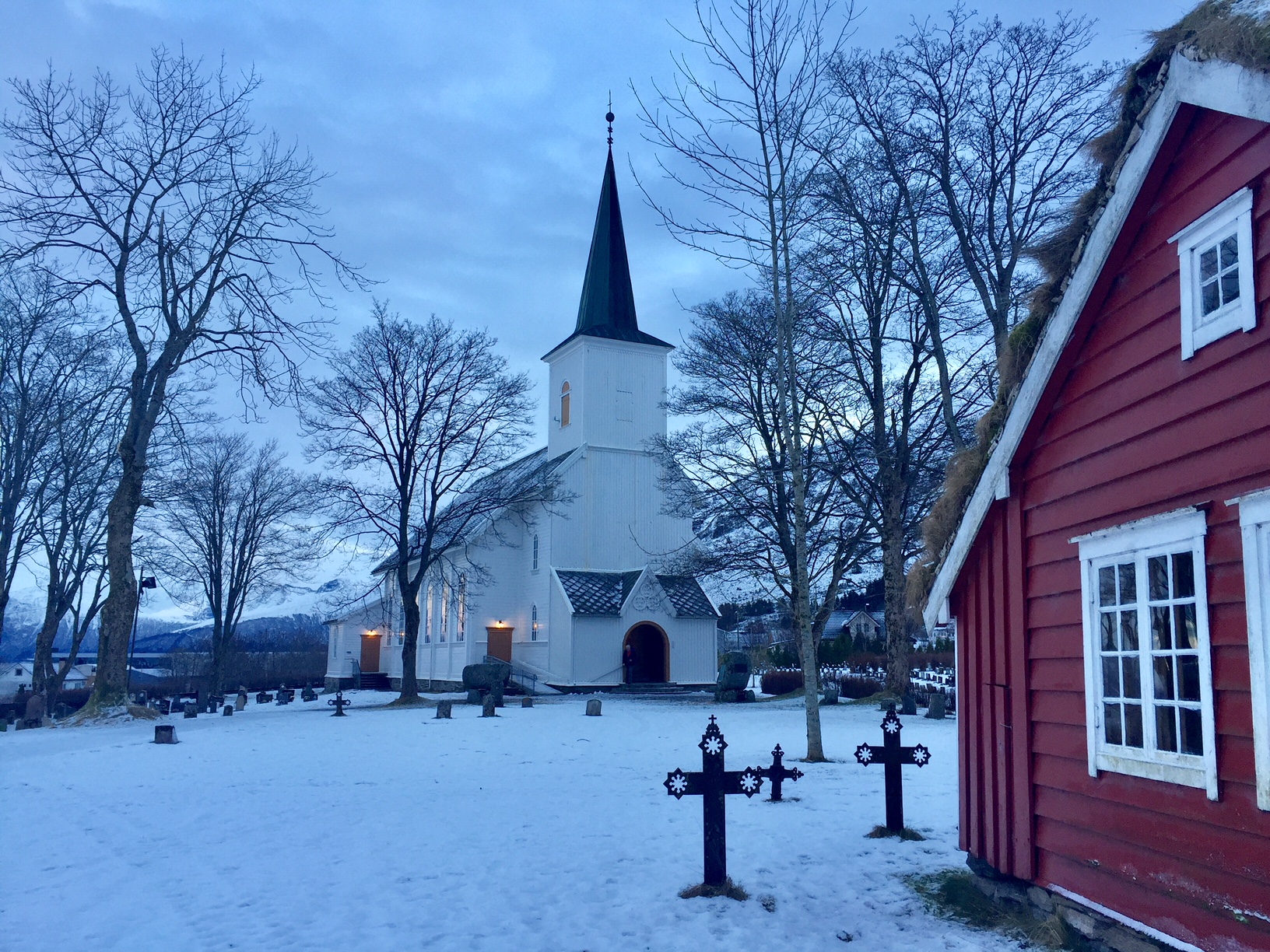 "I dette hus er himmelen tilstede og paradisets dører står på klem. For dette er et hellig sted på jorden og den som kommer hit er kommet hjem" (Kristin Solli Schøyen)