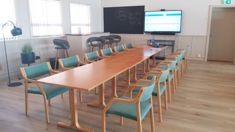 Sidesalen i 2. etg. kan leigast som eige rom, og frå sommaren 2022 vil det vere lydtett foldevegg mellom salane.