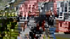 STABEN: Frå venstre bak: Bjarte Sunde (kyrkje- og kyrkjegardsarbeidar), Heidi P. Kvalsvik (leiar Hareid Frivilligsentral), Ida Teige (kantor/organist), Eli-Sølvi Jønsson (sekretær/medarbeidar i trusopplæringa), Leidulv Ø. Grimstad (sokneprest). Frå venstre forran: Bente Andreassen Pilskog (kyrkjeverje/dagleg leiar) og Barbro Landmark (kyrkjelydspedagog). I tillegg: Anvor Sukka deltid/medhjelpar i trusopplæringa (ikkje er med på biletet)